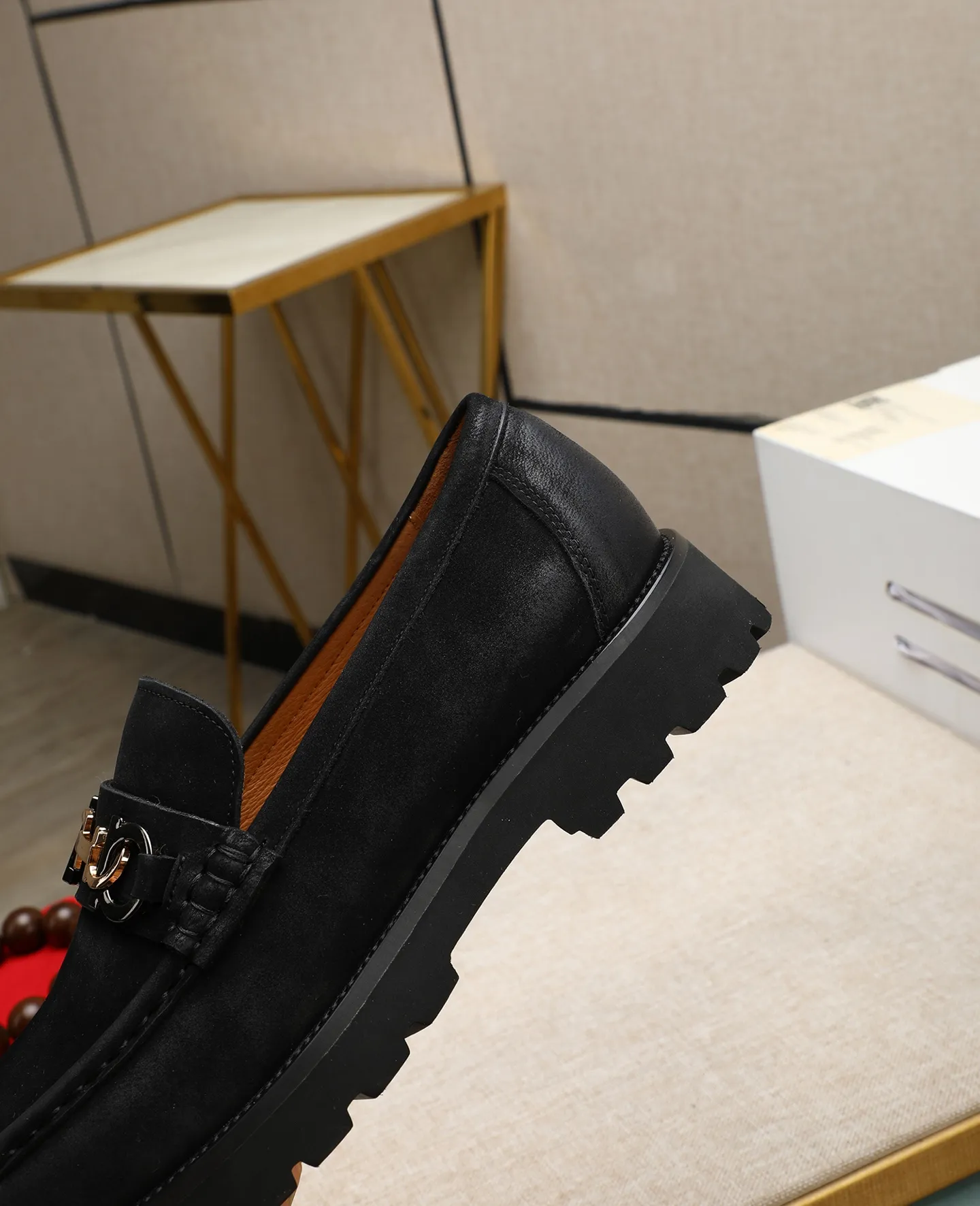 Men's shoes 💰520 📛📛(water-dyed cow lining) Salvatore Ferragamo high-end (Salvatore Ferragamo) is the world's top luxury footwear brand. It comes from the fashion kingdom of Italy. It is famous all over the world for its traditional handmade design and novel styles... 🚶🏻🚶🏻New suit shoes are on sale simultaneously at the counter. This model is purely handmade. The fabric is imported Italian calfskin➕soft water-dyed cowhide lining. Original authentic outsole🌀🌀Size: 38➖44.